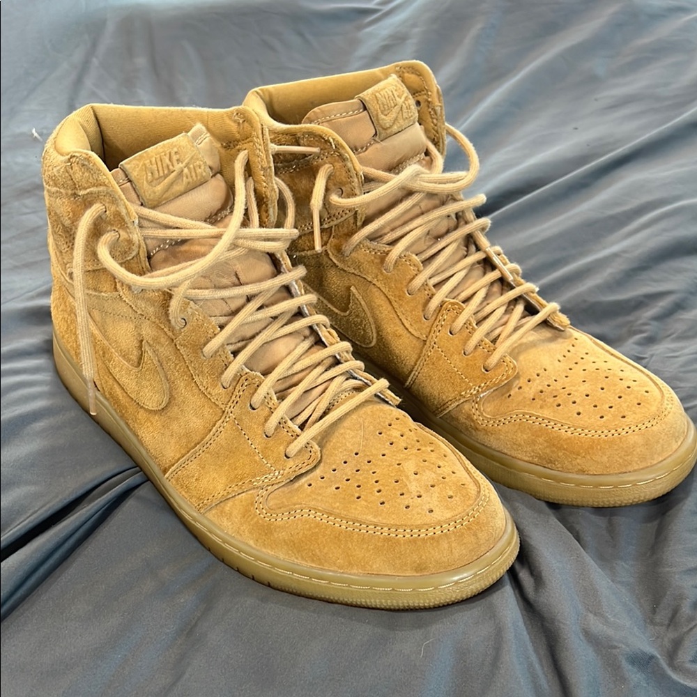 Nike tan Retro 1 Wheat 10.5